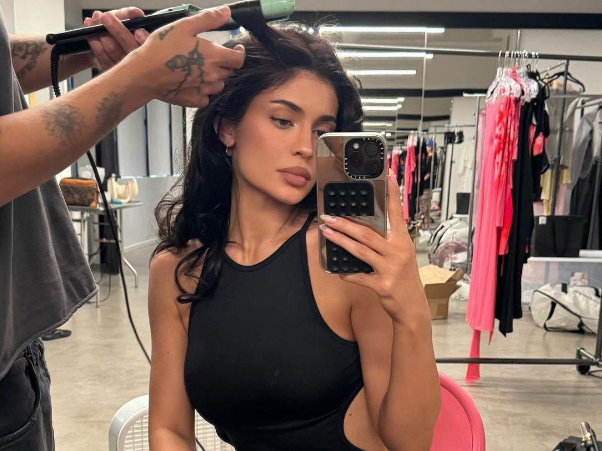 Kylie muestra su rostro natural tras disolver la mitad de su relleno de labios