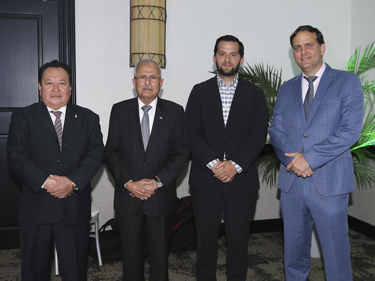 <i>El elegante salón del Hotel Honduras Maya fue el escenario perfecto para que expertos siguieran compartiendo ideas tras el foro.</i>