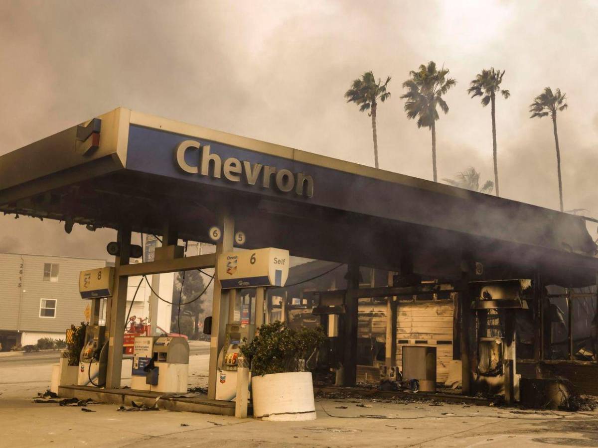 Así luce desde el espacio el incendio en Los Ángeles, que suma 5 muertos