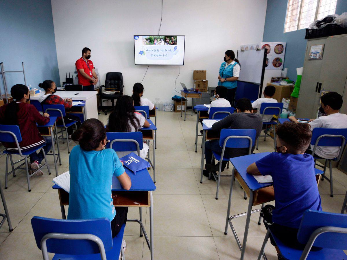 Educación sexual en centros escolares reducirá embarazos en adolescentes, asegura expertos