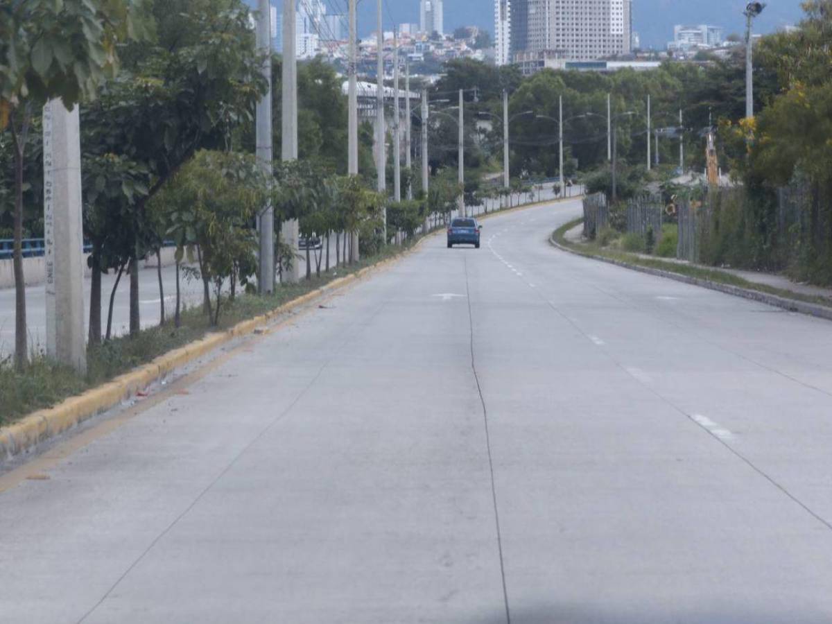 Desiertas lucen las calles del Distrito Central este 25 de diciembre