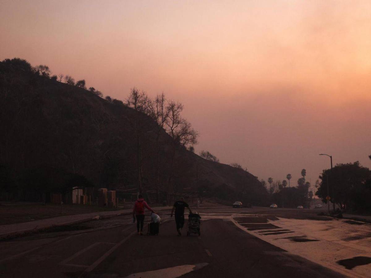 Así luce desde el espacio el incendio en Los Ángeles, que suma 5 muertos