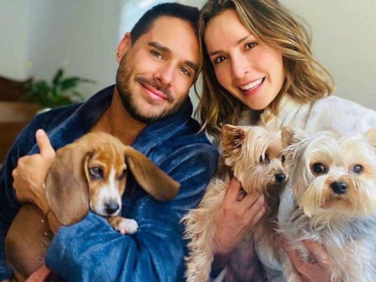 Aunque la pareja no tuvo hijos, vivían con tres perros a quienes trataban cariñosamente.