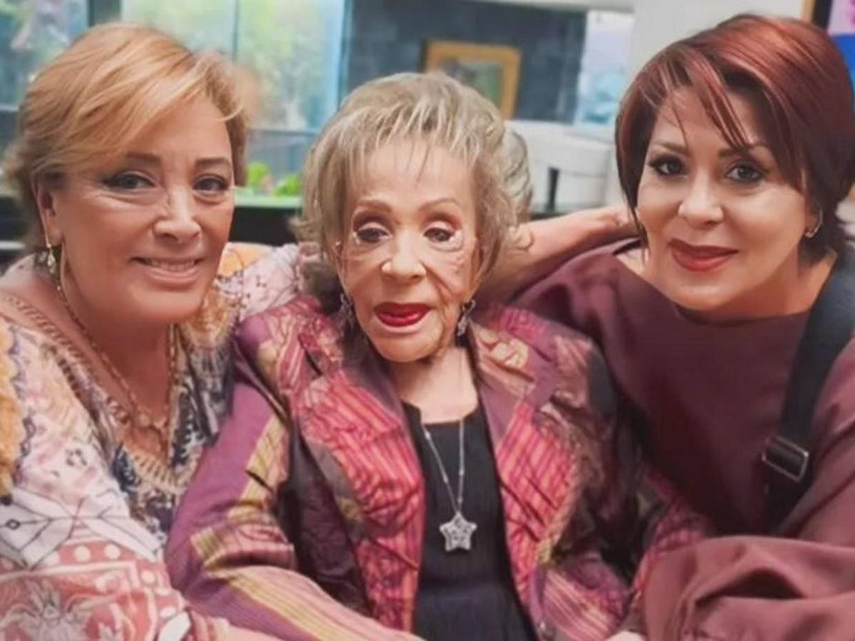 Silvia Pinal es hospitalizada y su hija alarma al pedir “rezar por ella”