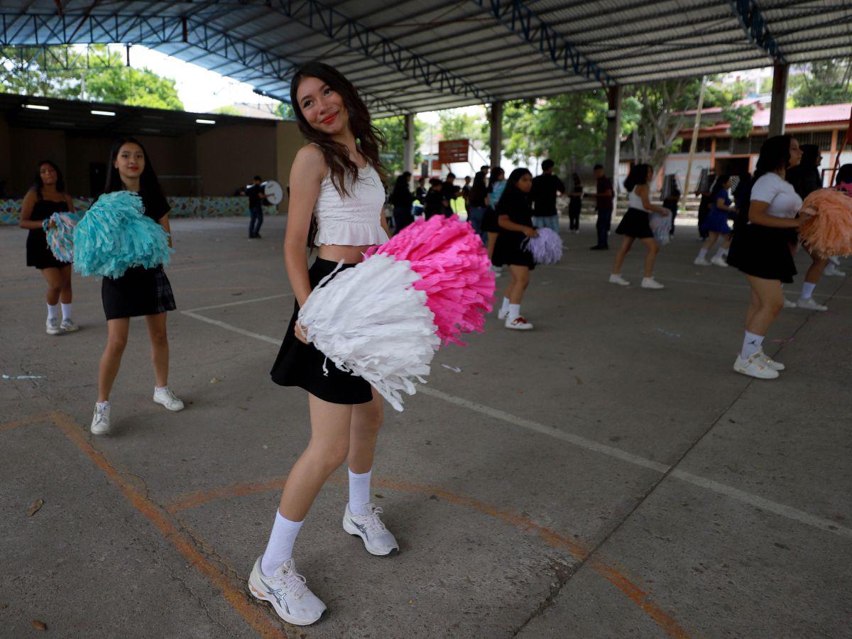 Así lucen las bellas pomponeras del Instituto Saúl Zelaya Jiménez