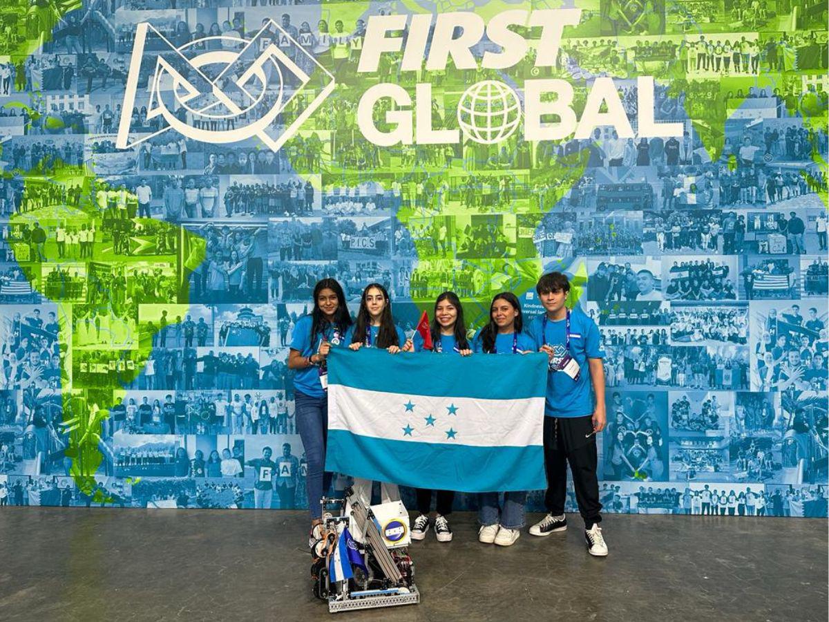 Hondureños ganan primer lugar de Norteamérica y el Caribe en concurso de robótica en Singapur