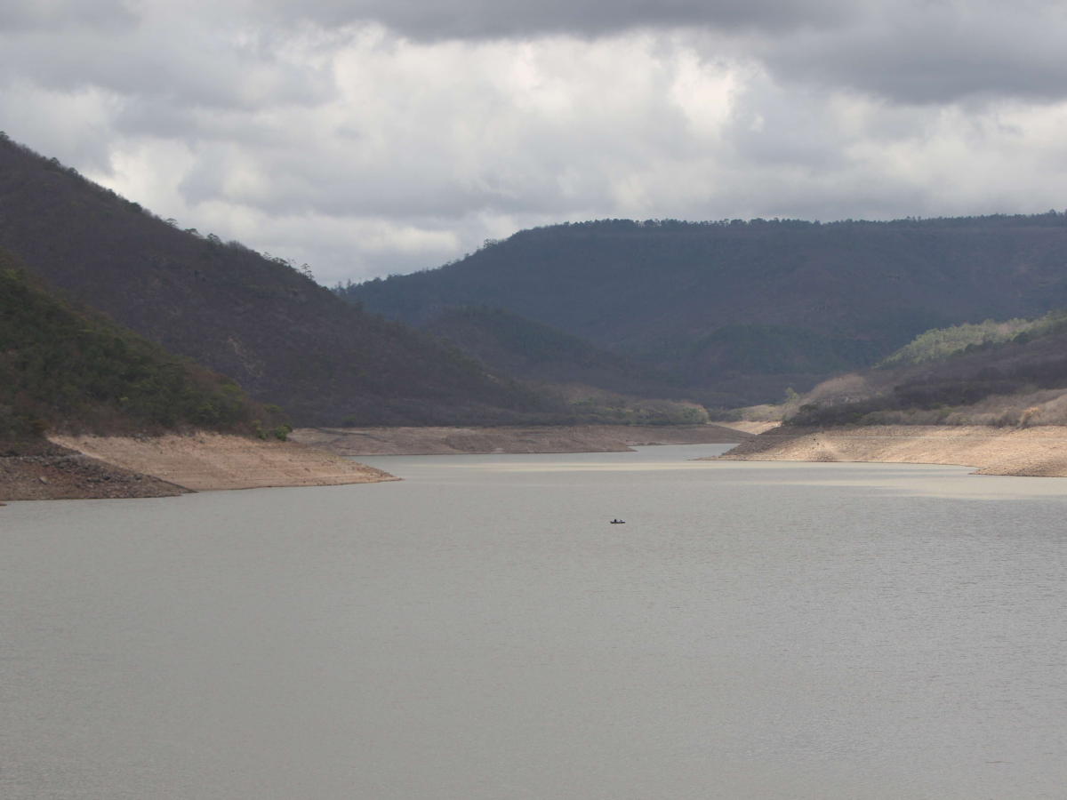 Buscarán financiar la construcción de una megaplanta solar en la represa La Concepción