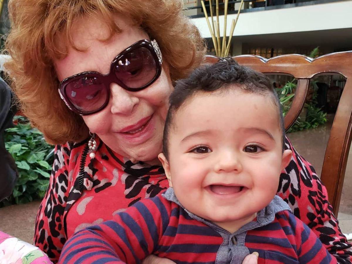 Hijo de Silvia Pinal afirma que su madre está “en proceso de partir”