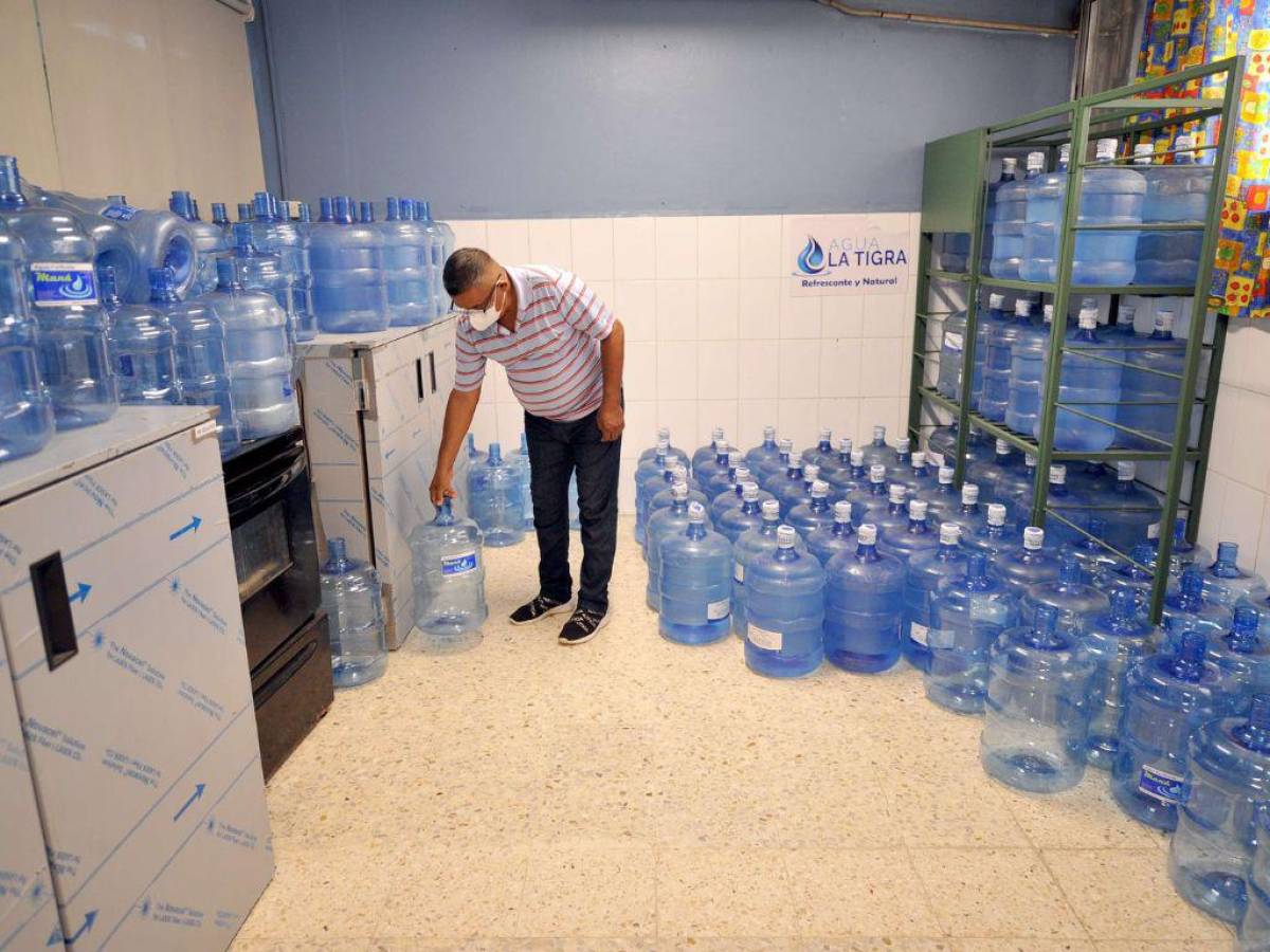 El hospital cuenta con poca agua para atender a los pacientes hospitalizados.