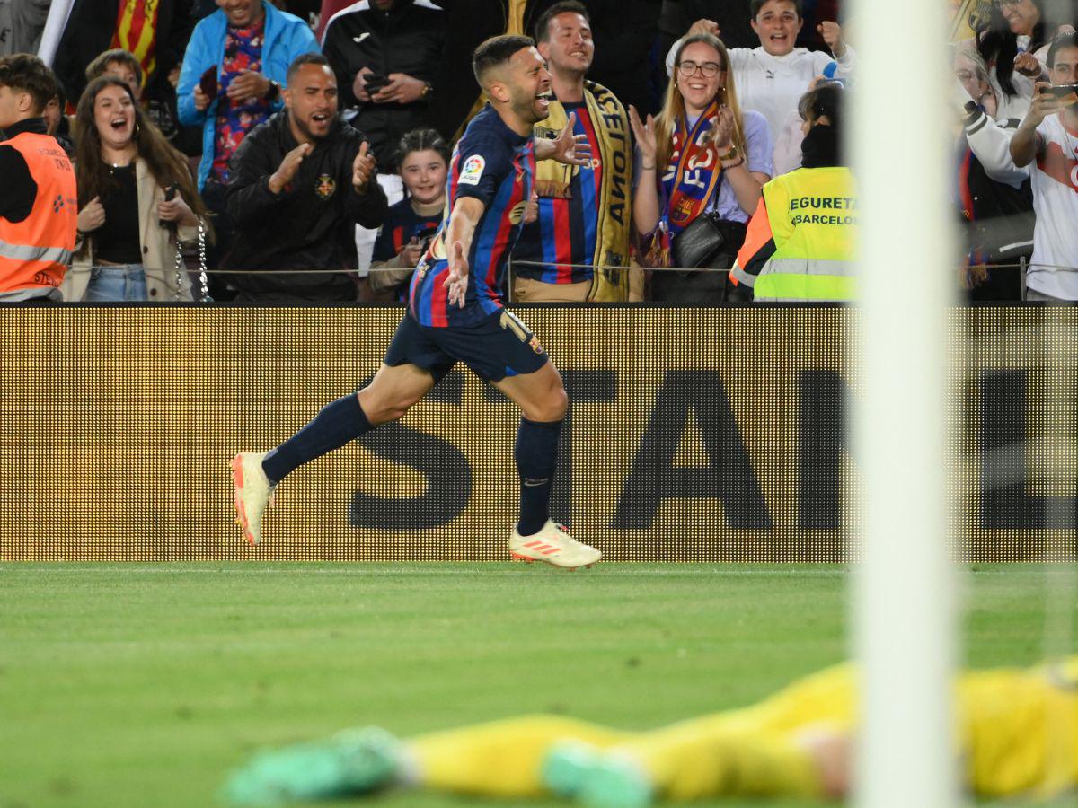 Con gol de Jordi Alba, Barcelona sufre para vencer a Osasuna y quedarse a un paso del título