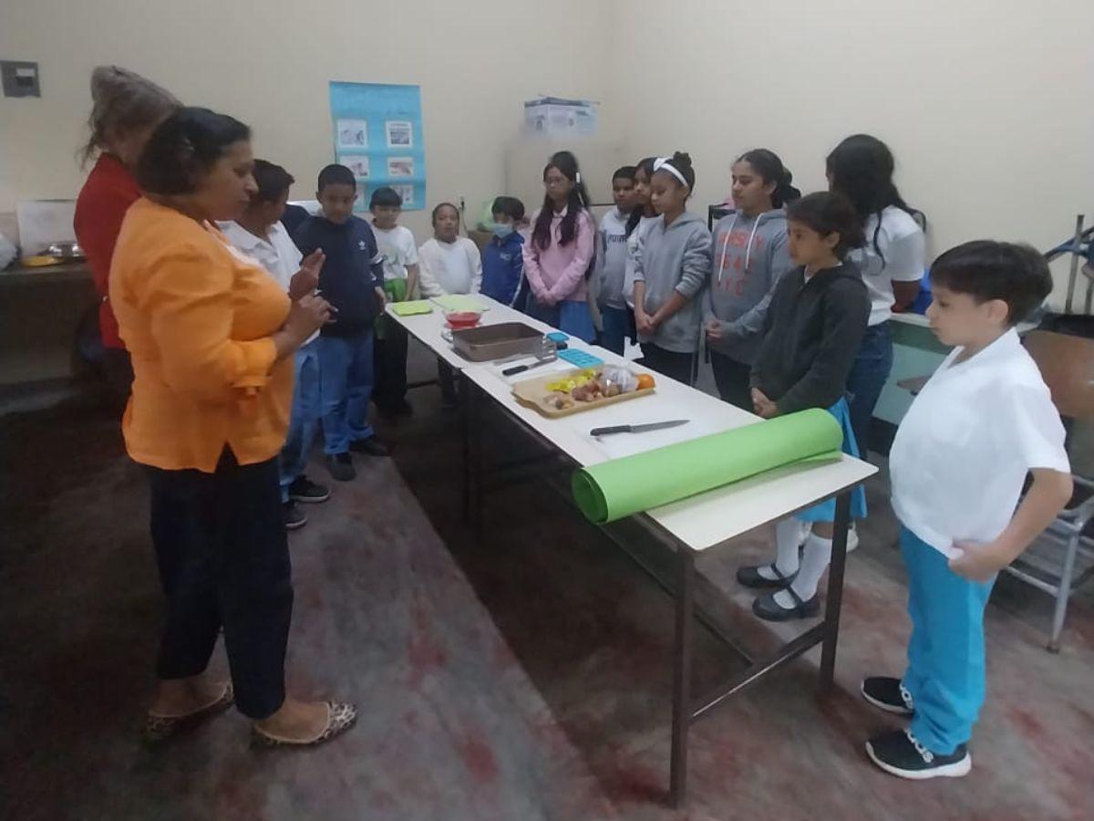 Clubes de Escuelas Amigables aprenden buenos hábitos de alimentación