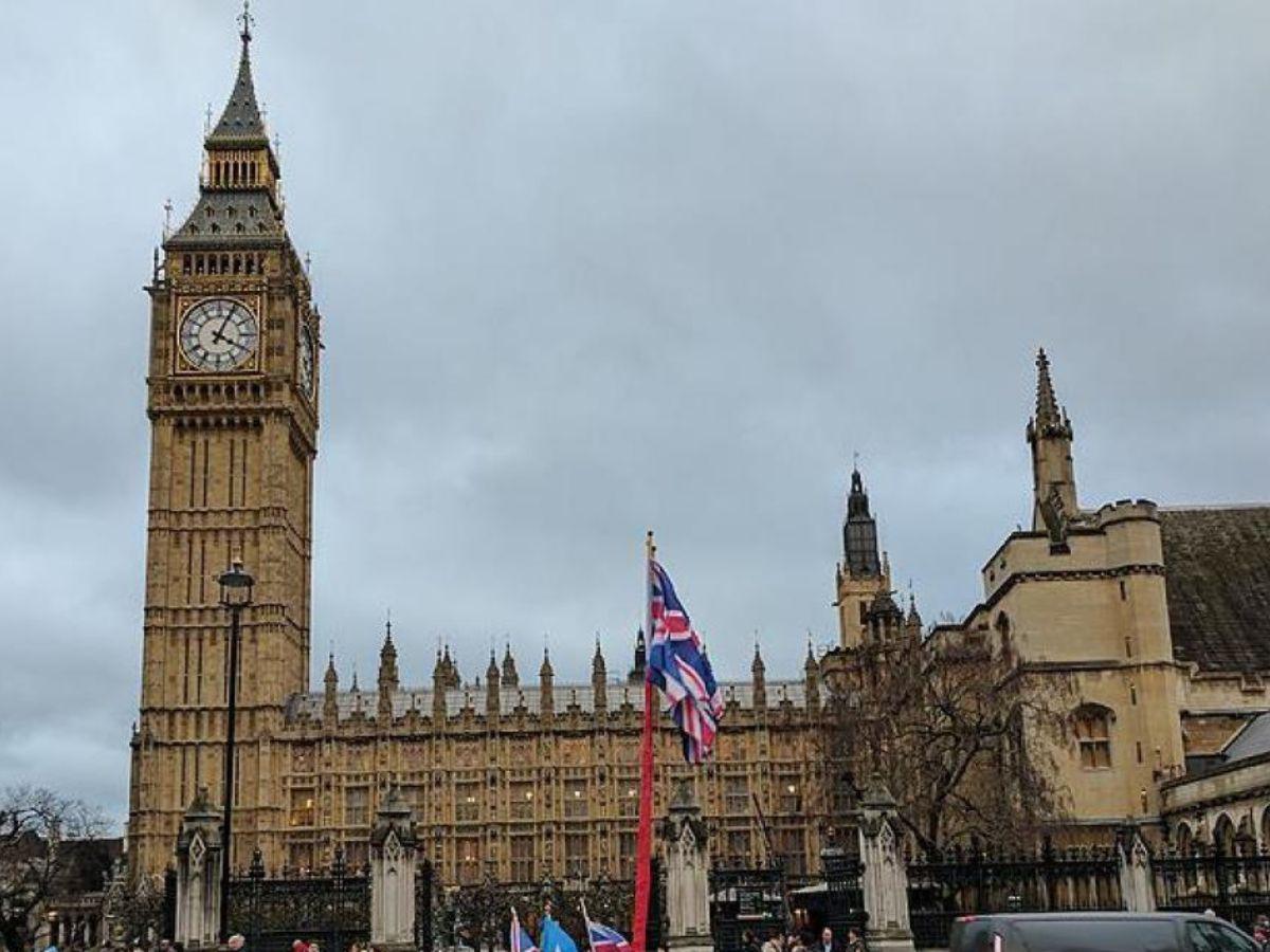 Empleado del Parlamento británico niega ser un “espía chino”