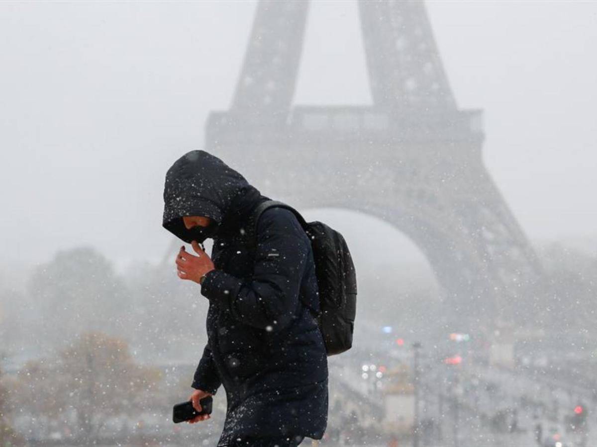 Temporal de nieve en Francia: vuelos cancelados y carreteras colapsadas