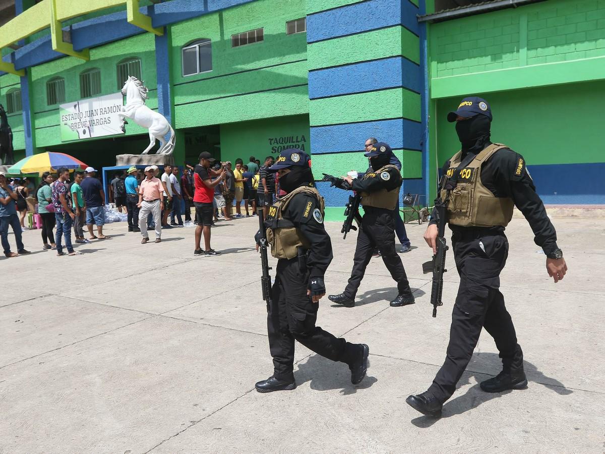 Blindan con policías el Estadio Juan Ramón Brevé para la final de ida Olancho FC-Olimpia