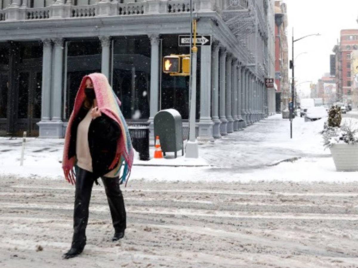 Navidad en Nueva York: Luces festivas brillan pese a las nevadas de invierno