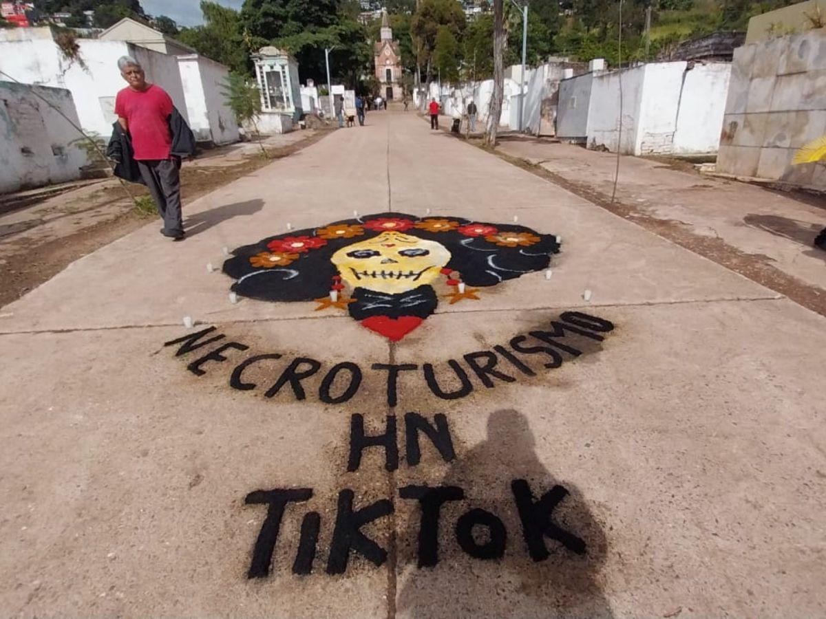 Las vistosas alfombras que decoraron el Cementerio General el Día de Difuntos