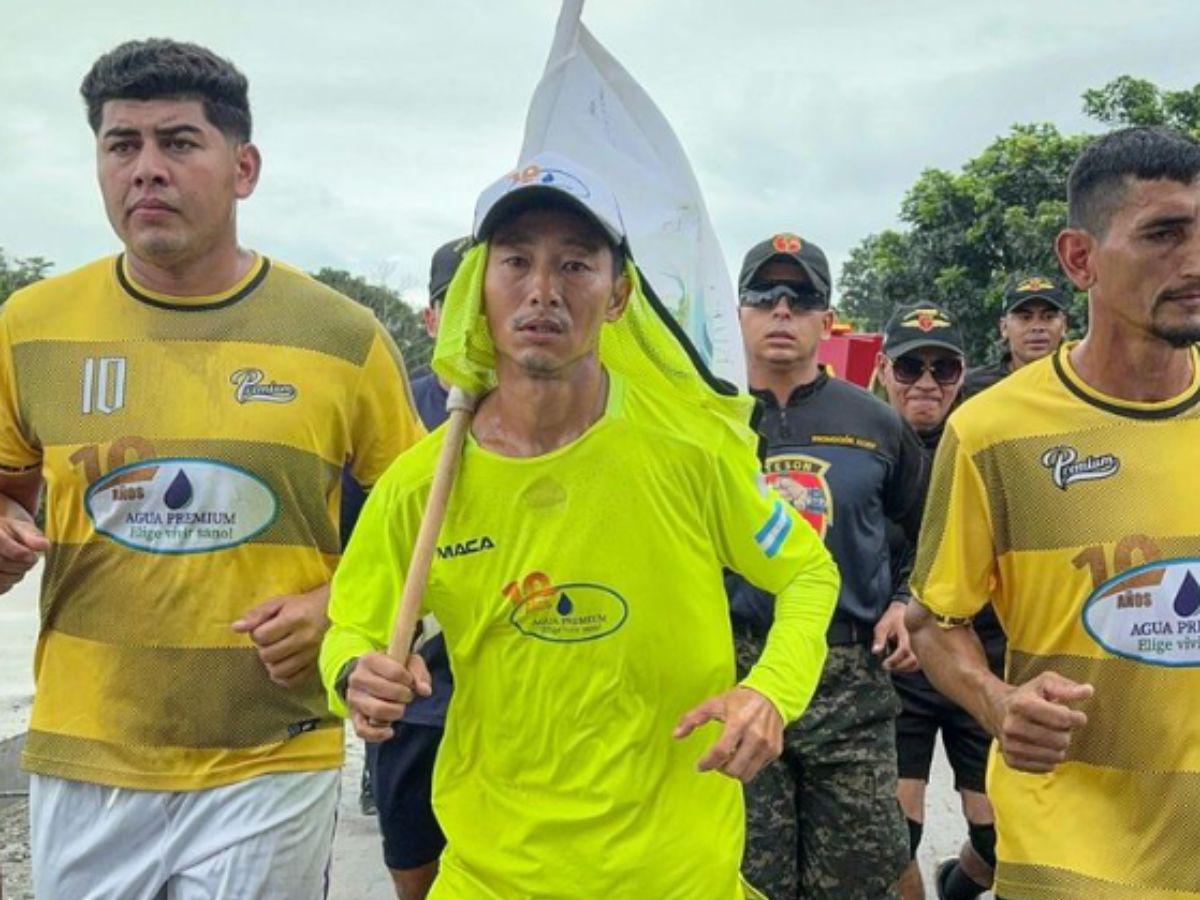 Shin Fujiyama reacciona a placa que colocó el gobierno en escuela que él remodeló en Ocotepeque