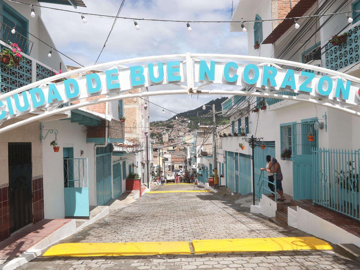 El blanco y el celeste iluminan la “calle sin sol” del barrio Morazán