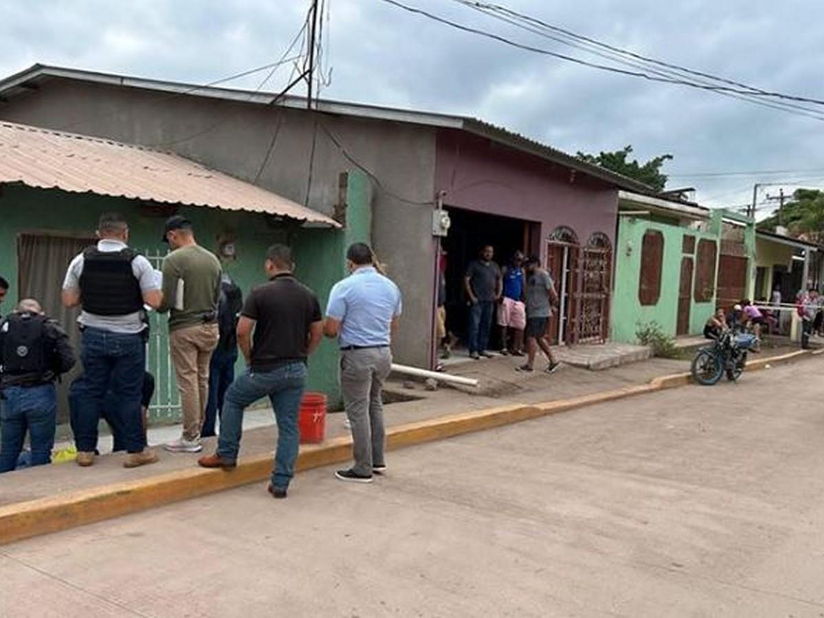 El cuerpo de la mujer de 41 años quedó enfrente de su casa a escasos pasos de su puerta.