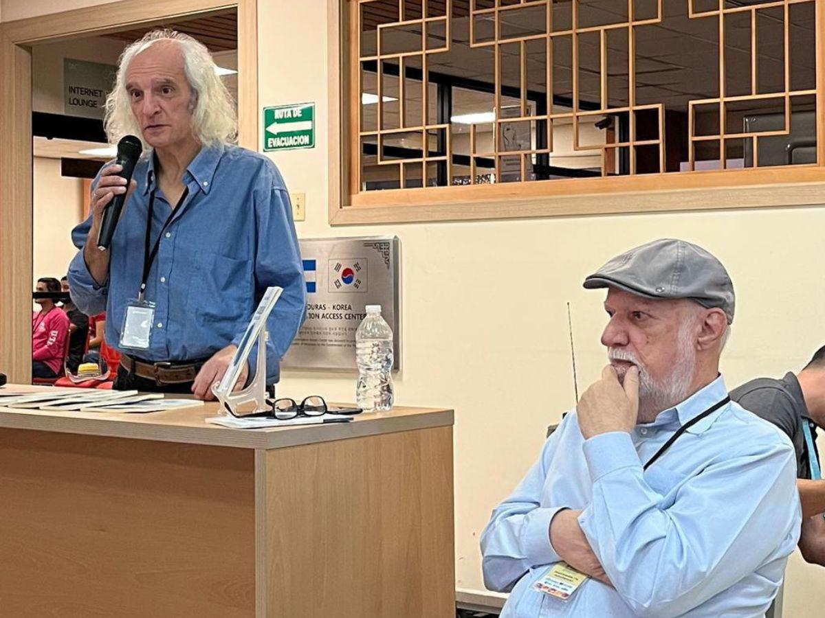 ¡Con los pelos de punta! José González presentó “La cabellera del poeta Palma”