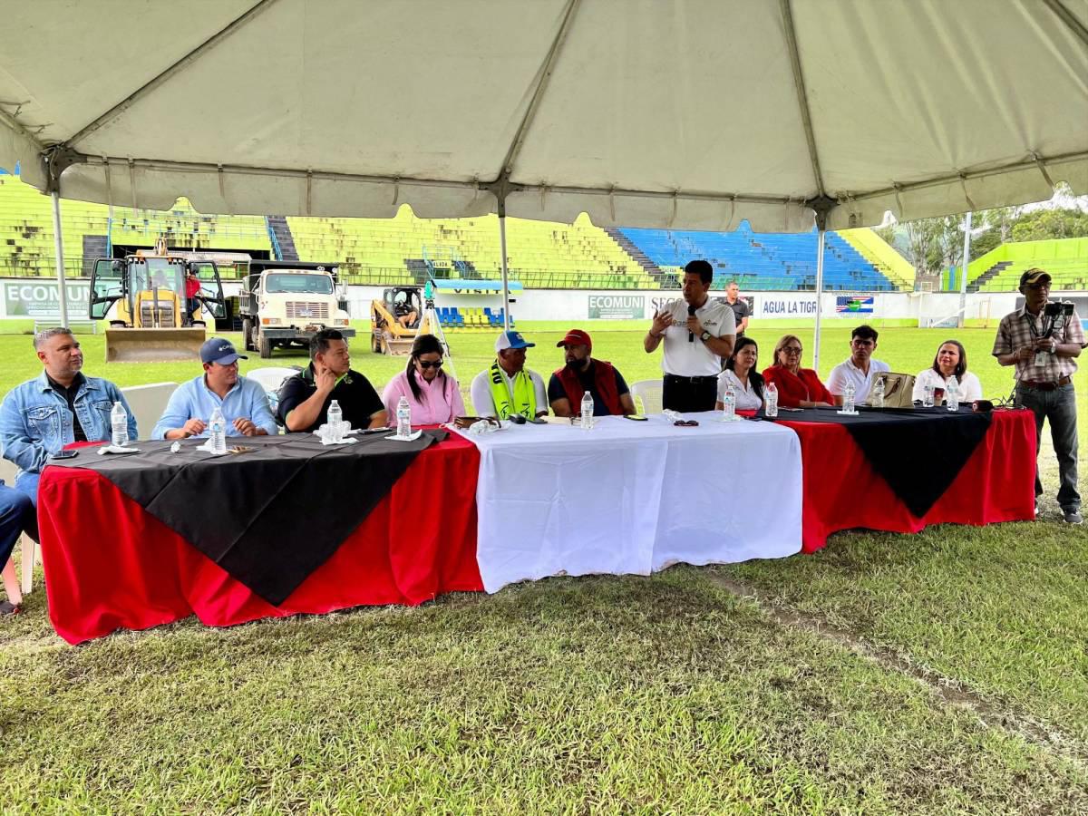 Comienzan los trabajos de cambio de engramillado en el estadio Juan Ramón Brevé