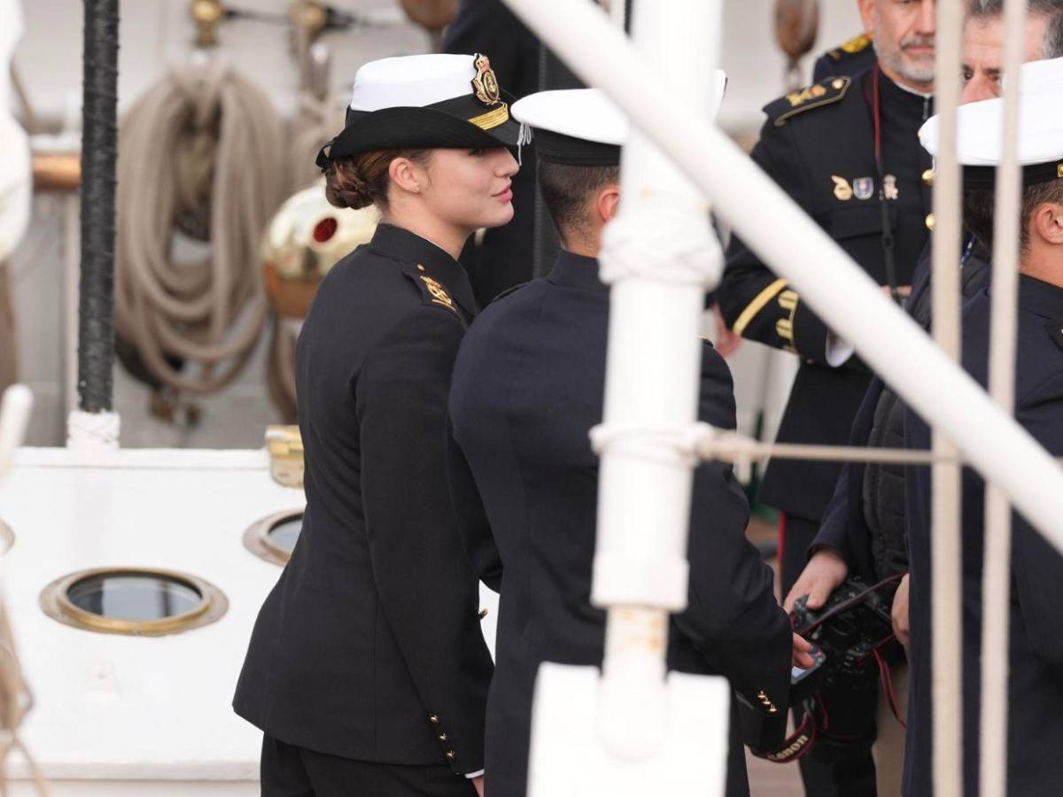 Princesa Leonor se embarca en el buque Elcano; estará en alta mar seis meses