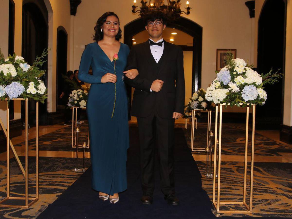 Júbilo en la Prom Night de la Interamerican School