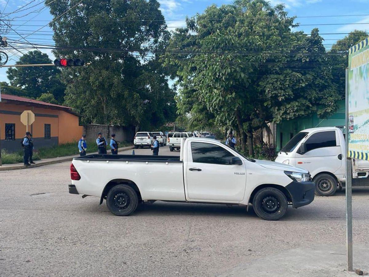 Presencia policial y escepticismo frente a vivienda de Adán Fúnez