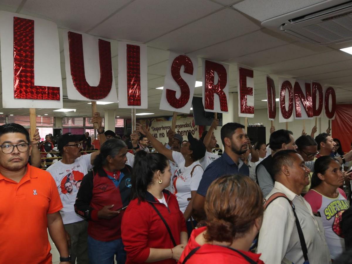 Luis Redondo jura lealtad a Libre, su cuarto partido político en 10 años