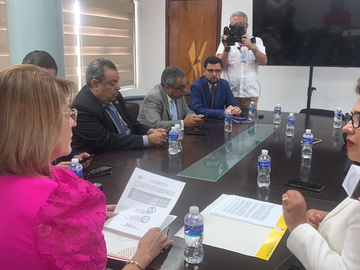 Junta Proponente entrega al Congreso Nacional nómina de cinco postulantes a fiscal general y fiscal adjunto