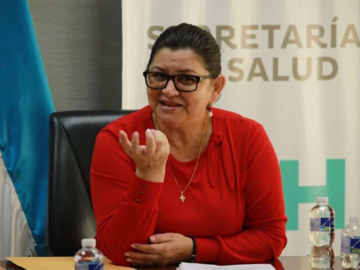 Ministra de Salud confirma que solo hay daños materiales en incendio en Hospital de Roatán