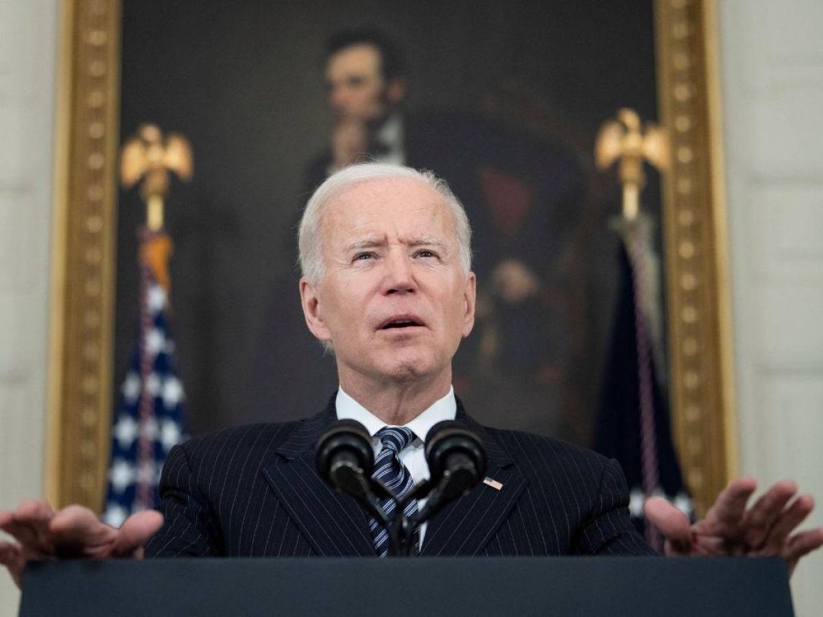 Biden pide a estadounidenses dejar Ucrania tras inicio de maniobras rusas en la zona