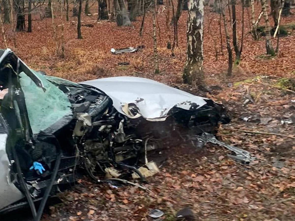 Totalmente destruido el auto en el que se accidentó Michail Antonio