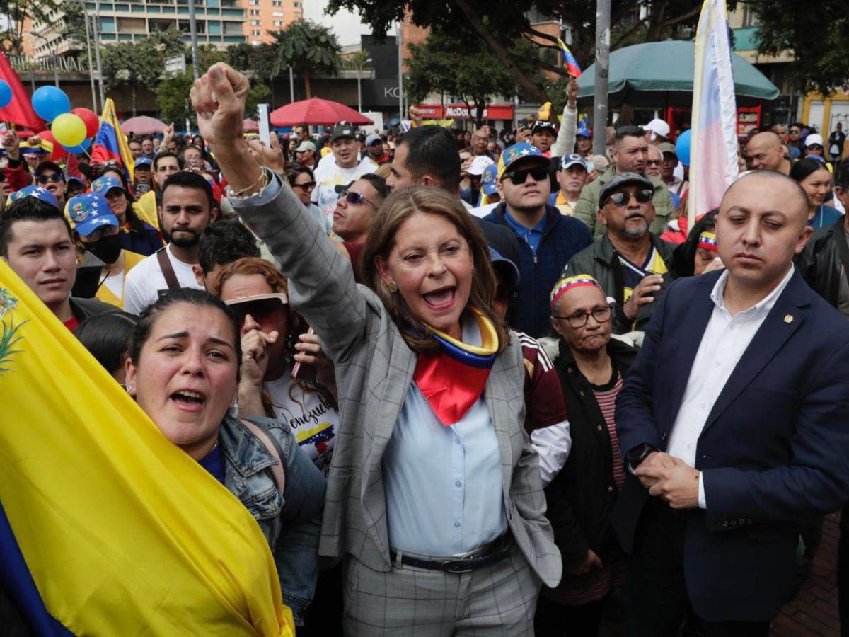 Del mundo a Caracas, protestas presionan régimen de Maduro a un día de toma de posesión