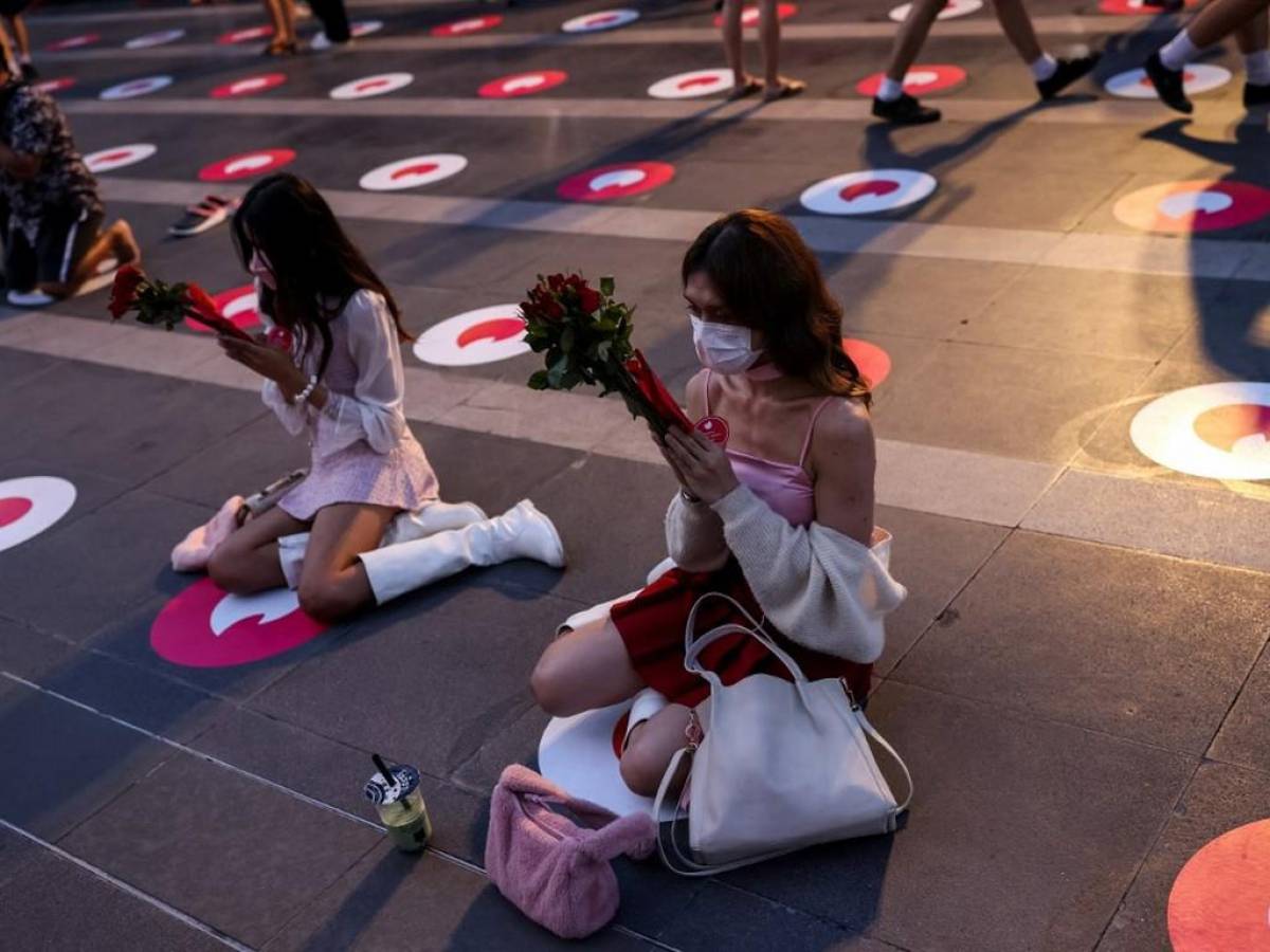 Tailandia pide no olvidar la mascarilla en San Valentín