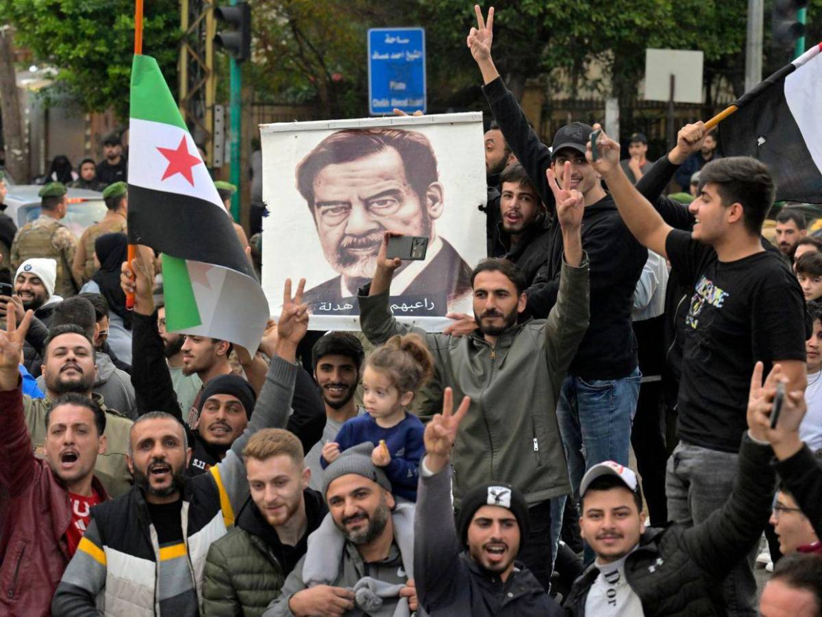 Sirios celebran alrededor del mundo la caída del régimen de Al Assad