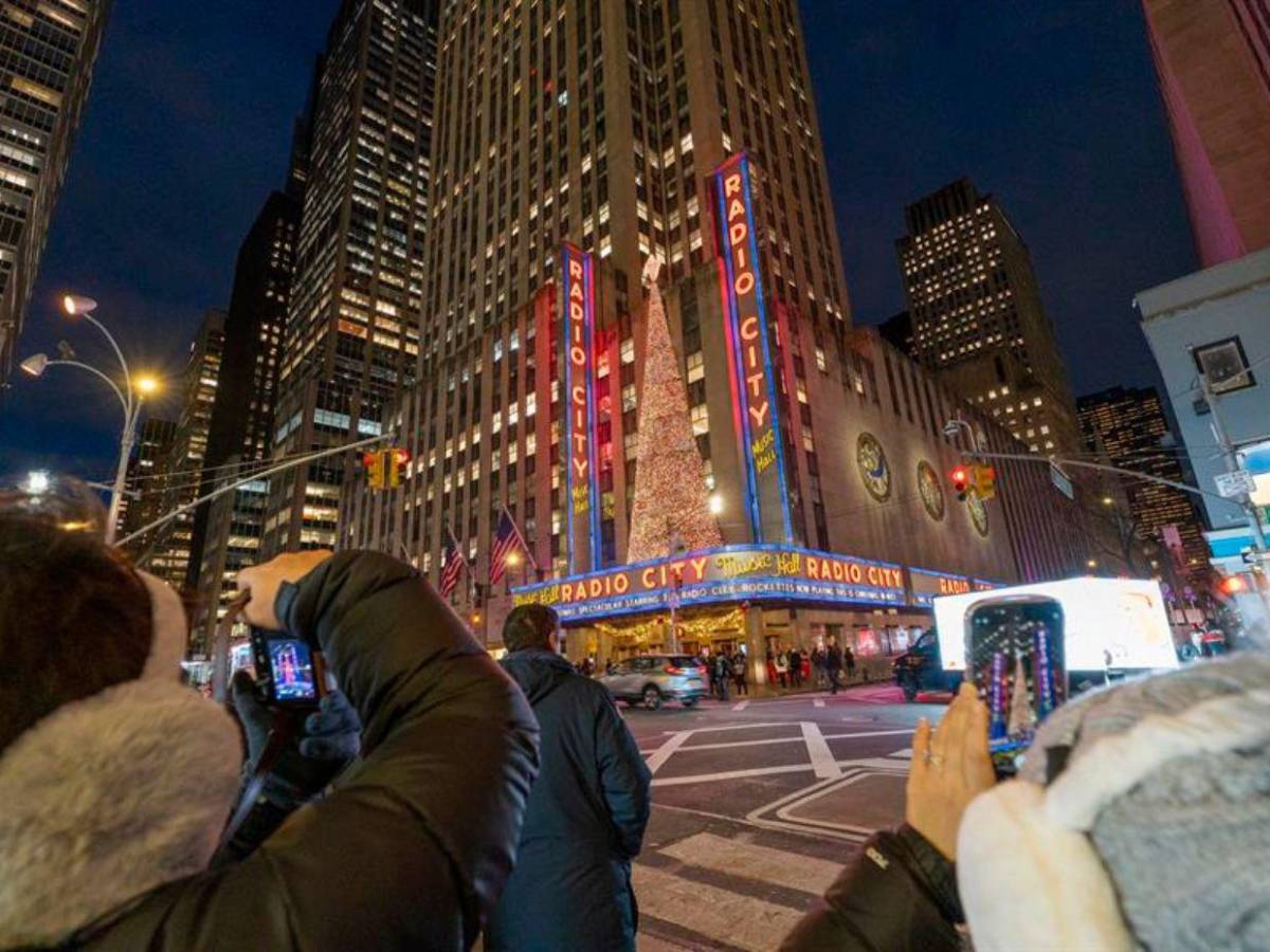 Navidad en Nueva York: Luces festivas brillan pese a las nevadas de invierno