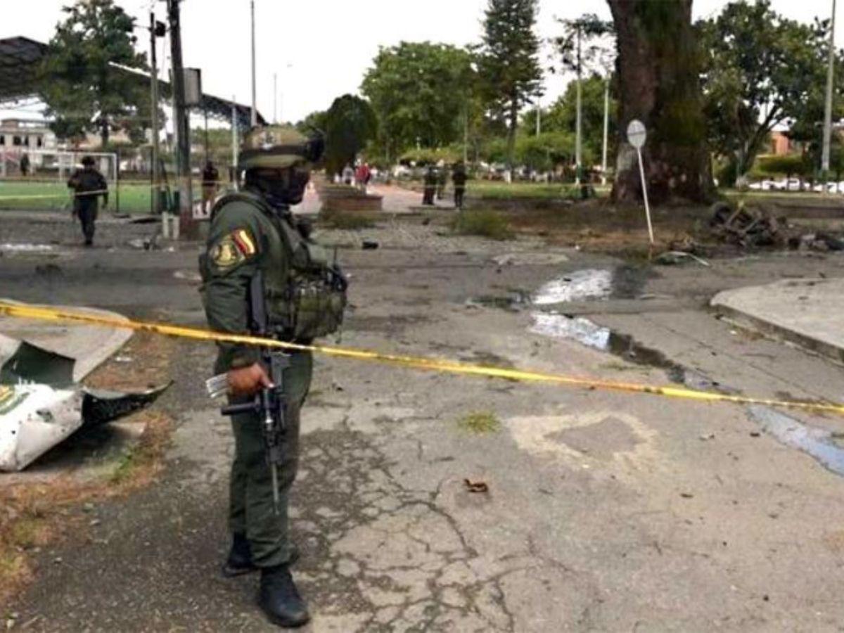 Tres muertos, entre ellos un policía, en explosión de coche bomba en Colombia