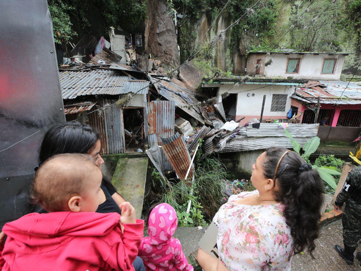 Lluvias por tropical Sara provocan deslizamientos colonia La Peña de la capital