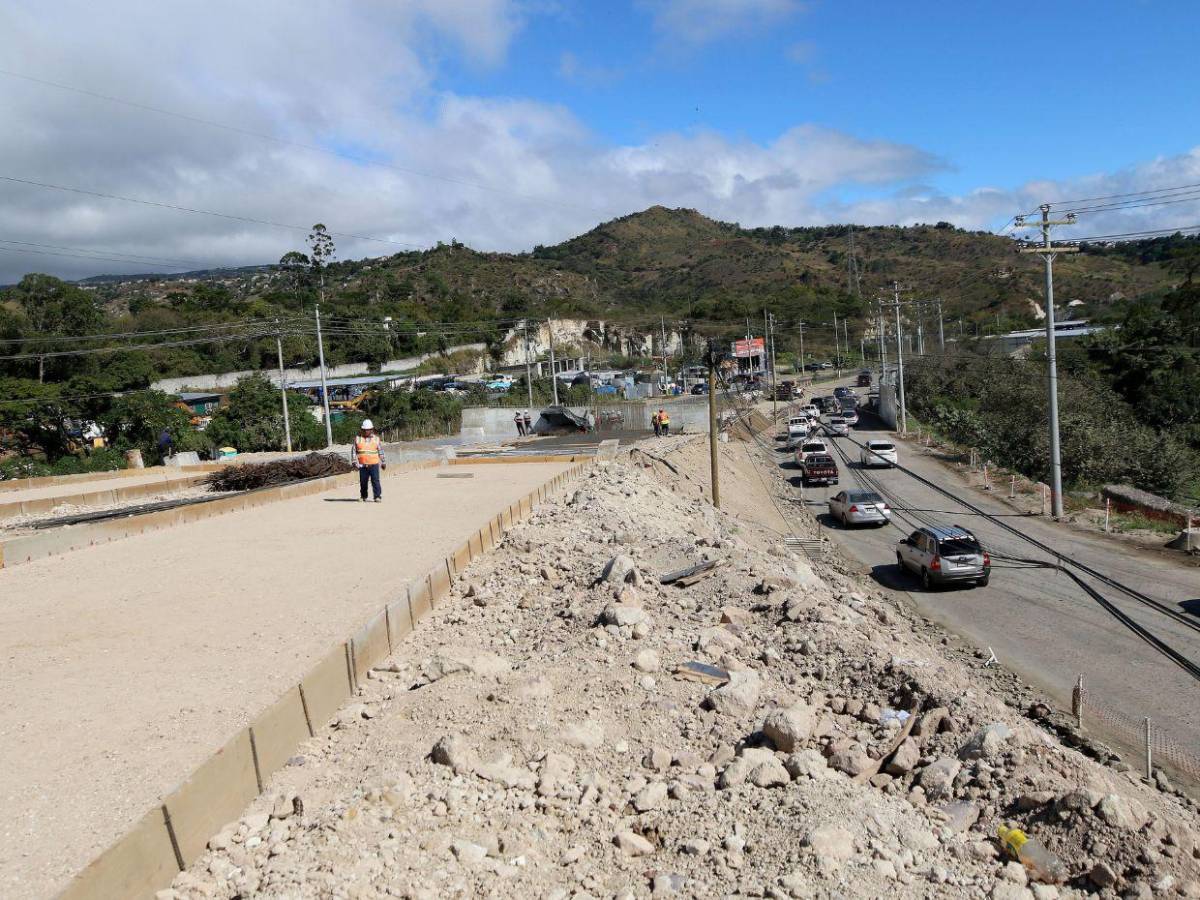 Así avanzan los trabajos de construcción de los puentes aéreos en Mateo