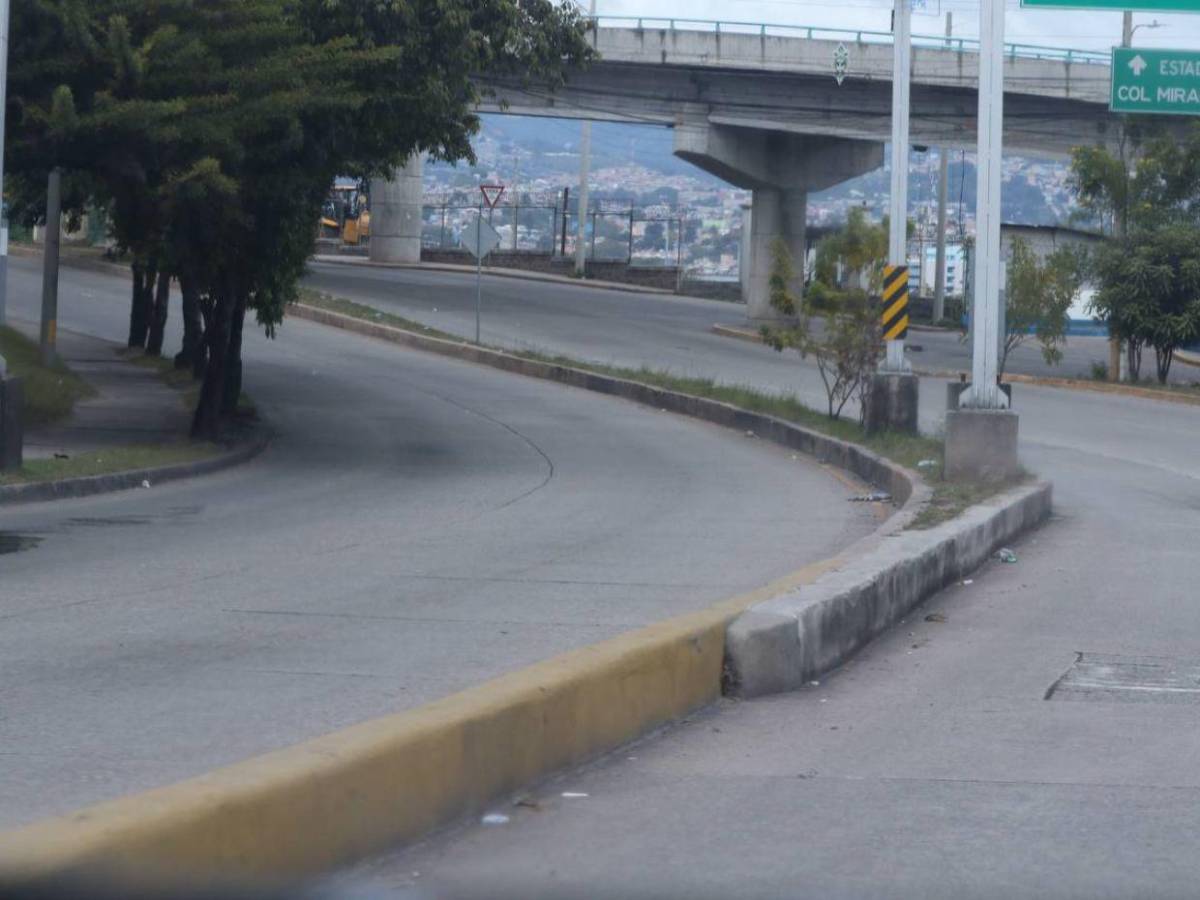 Desiertas lucen las calles del Distrito Central este 25 de diciembre