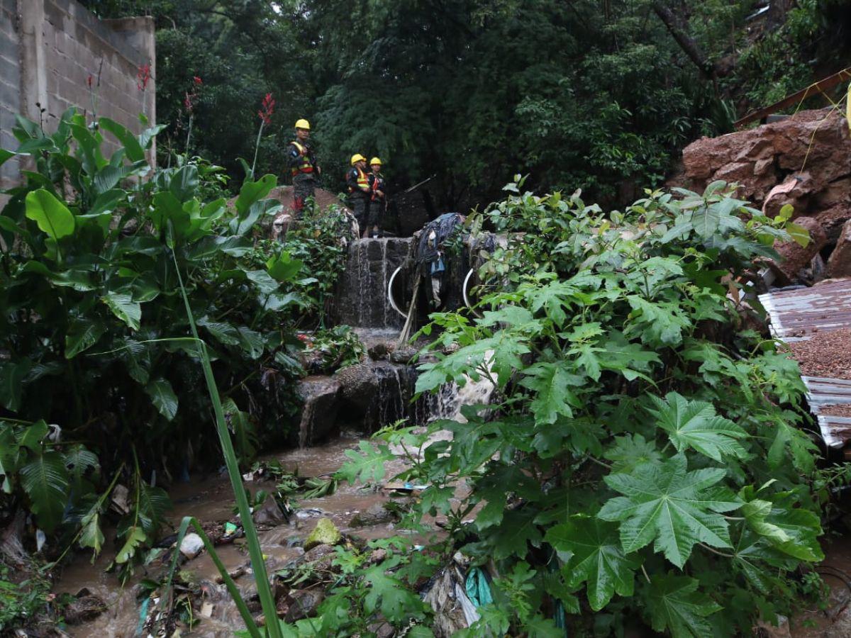 Tormenta Sara deja deslizamientos y colapso de muros en Tegucigalpa