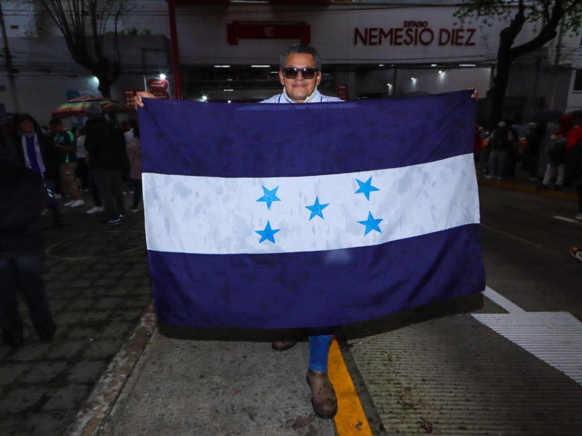 Hondureños llegan al Nemesio Diez para el partido ante México