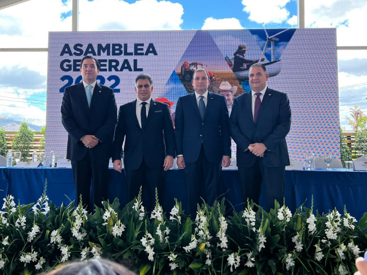 Mateo Yibrín asume como presidente del Cohep