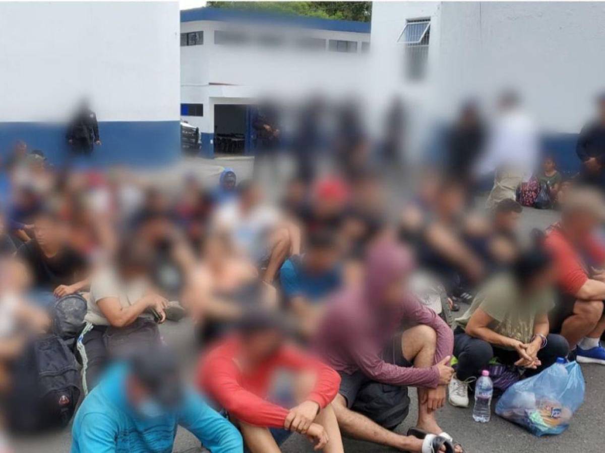 México: hallan a 116 migrantes hacinados en un camión; entre ellos hondureños