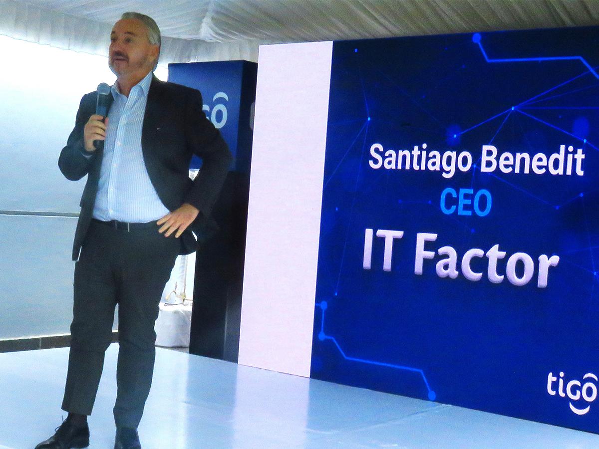 <i>Santiago Benedit, CEO de Tigo, en la ceremonia de clausura de la segunda edición de “IT Factor”.</i>