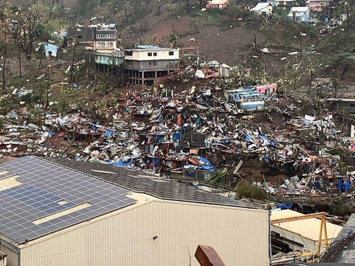 Decenas de muertos y desastres en casas en Mayotte, la isla más pobre de Francia