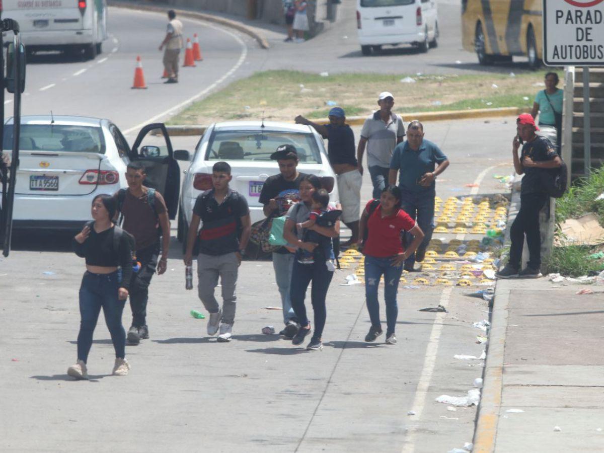 ¡Adiós vacaciones! Vuelven a Tegucigalpa personas que viajaron en Semana Morazánica