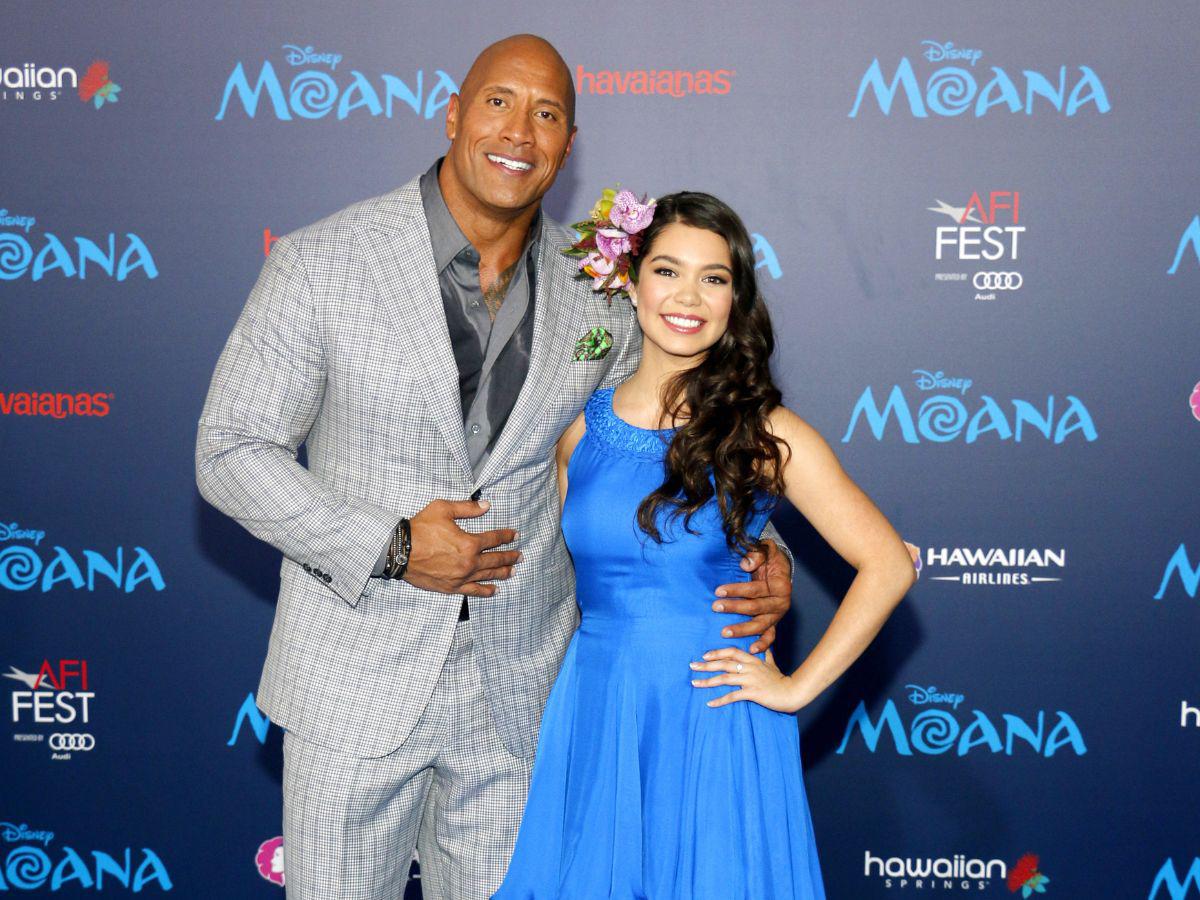 Dwayne Johnson (Maui) y Auliʻi Cravalho (Moana) durante la premier mundial de la cinta original en 2016.