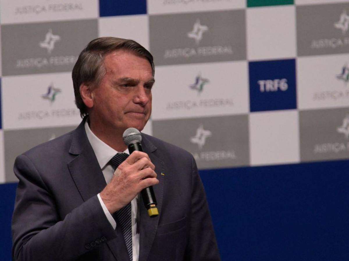 Bolsonaro dice que aceptará resultado de elecciones si son “limpias”